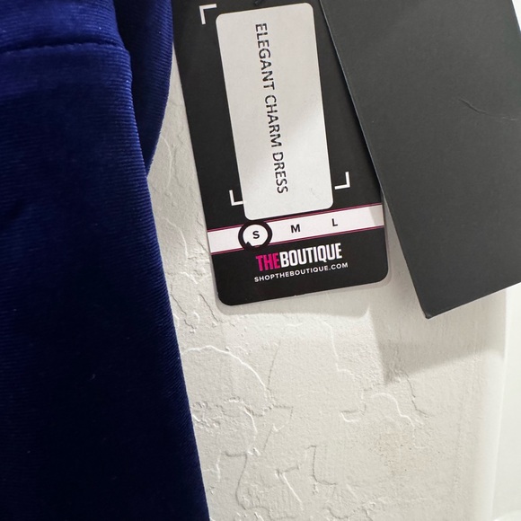 Blue velvet gown with embellished sweetheart neckline - Picture 5 of 5